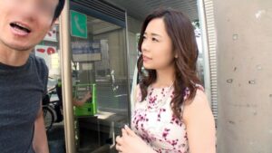 37歳・里奈さんの極上美ボディを自宅で堪能！電話越しに喘ぎ声を隠せない背徳の性交