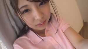 吹き出す快感！指一本で攻め抜く立ちオナニー自撮りがあまりにエロすぎて吹いたw