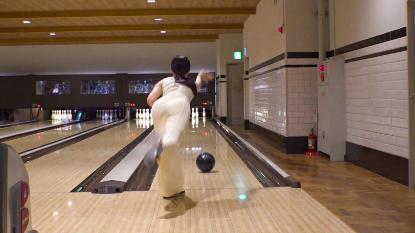 「負けたら何でもする」ボウリング対決で22歳学生をナンパ→スタジオ連れ込みで判明した、細身に不釣り合いな爆乳