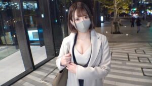21歳美容部員はドスケベだった！元アイドルを軟破してパンスト破り。お尻叩きに悶える初撮り