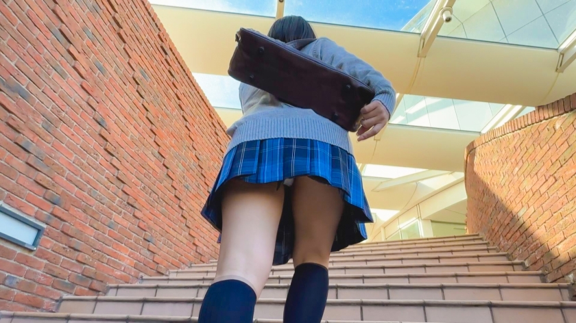 経験人数1人のまっさら女子、せりなが人生初のハメ撮りに挑戦。顔面精射と膣内射精で愛を刻んだ思い出の夜