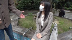 【23歳IT事務】清楚系ムッツリOLが仕事中に陥落…押しに弱いM器質な素顔とツルツル美尻。