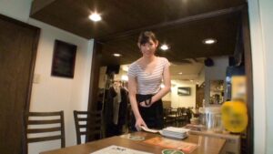 100%ガチ！中野のカフェ店員・美谷朱里（21歳）を口説き落とした、最高傑作の素人発掘ドキュメント。